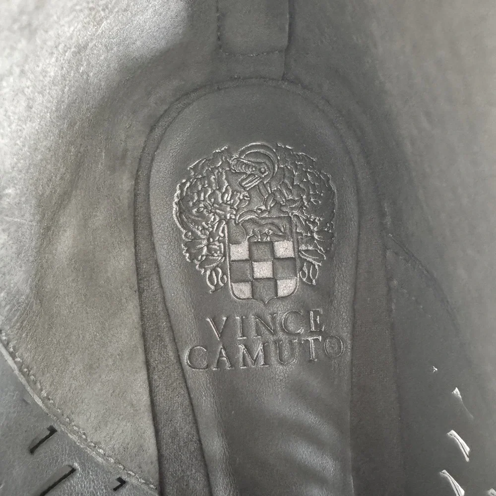 Vince Camuto Pekkan Ankle Bootie Women 8 Grey Perforated Suede‎ Block Heel
